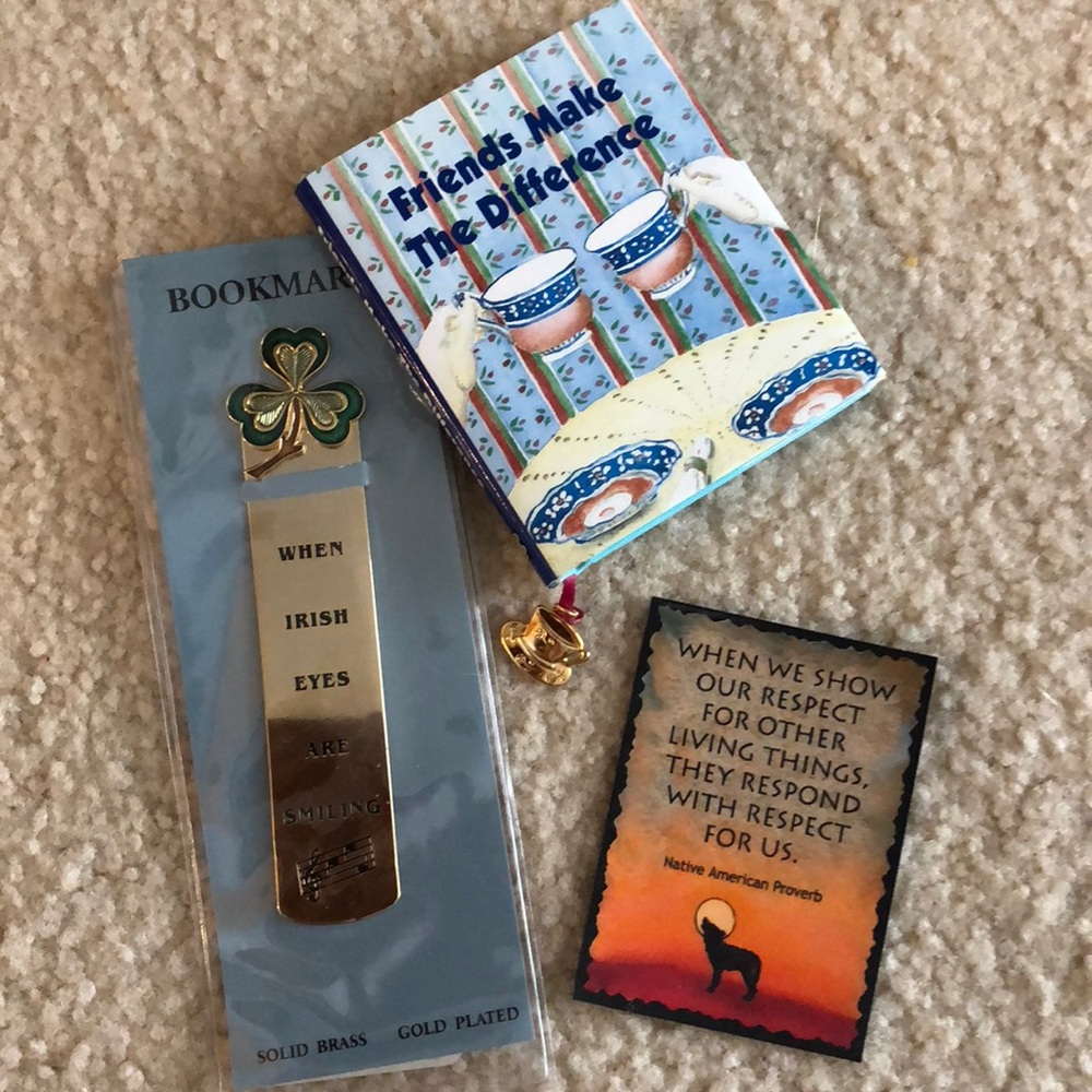 🌻🌻Bookmark/magnet and tiny book all NEW
